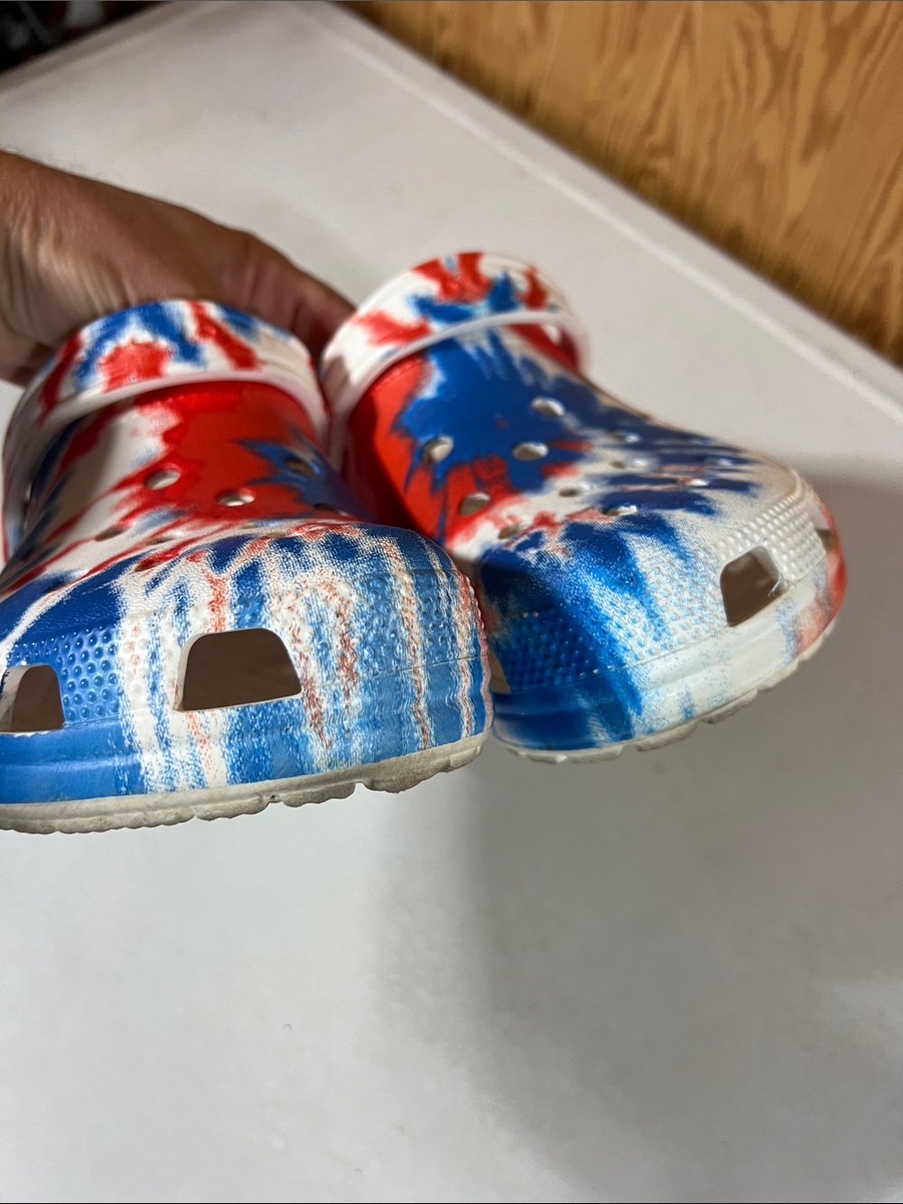 CROCS Tie-Dye Classic Clog in Red White Blue M10/W12 - Picture 11 of 16